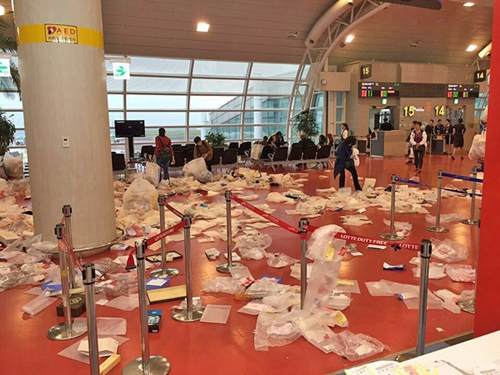 Khách Trung Quốc biến sân bay Jeju thành bãi rác
